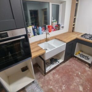 Electrical installation of oven and sockets in a kitchen
