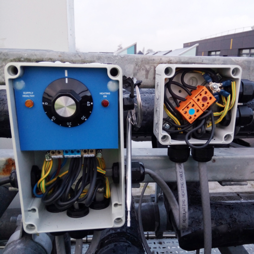 Trace heating controller installation